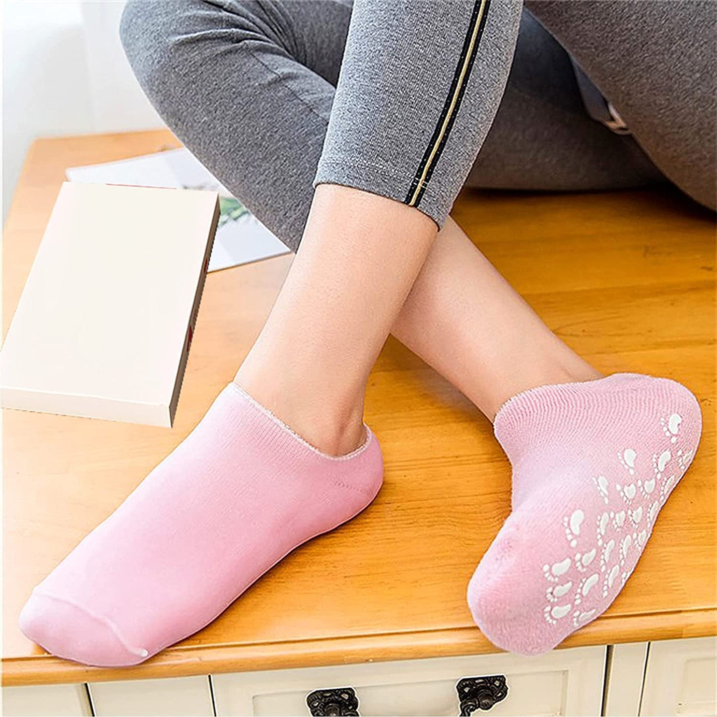 Moisturizing Socks with Spa Gel for Moisturizing Vitamin and Essential Oils Infused, Gel Socks for Women Repair Dry Cracked Skins Softens Feet